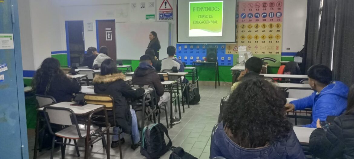 Estudiantes secundarios participaron en jornadas de educación vial