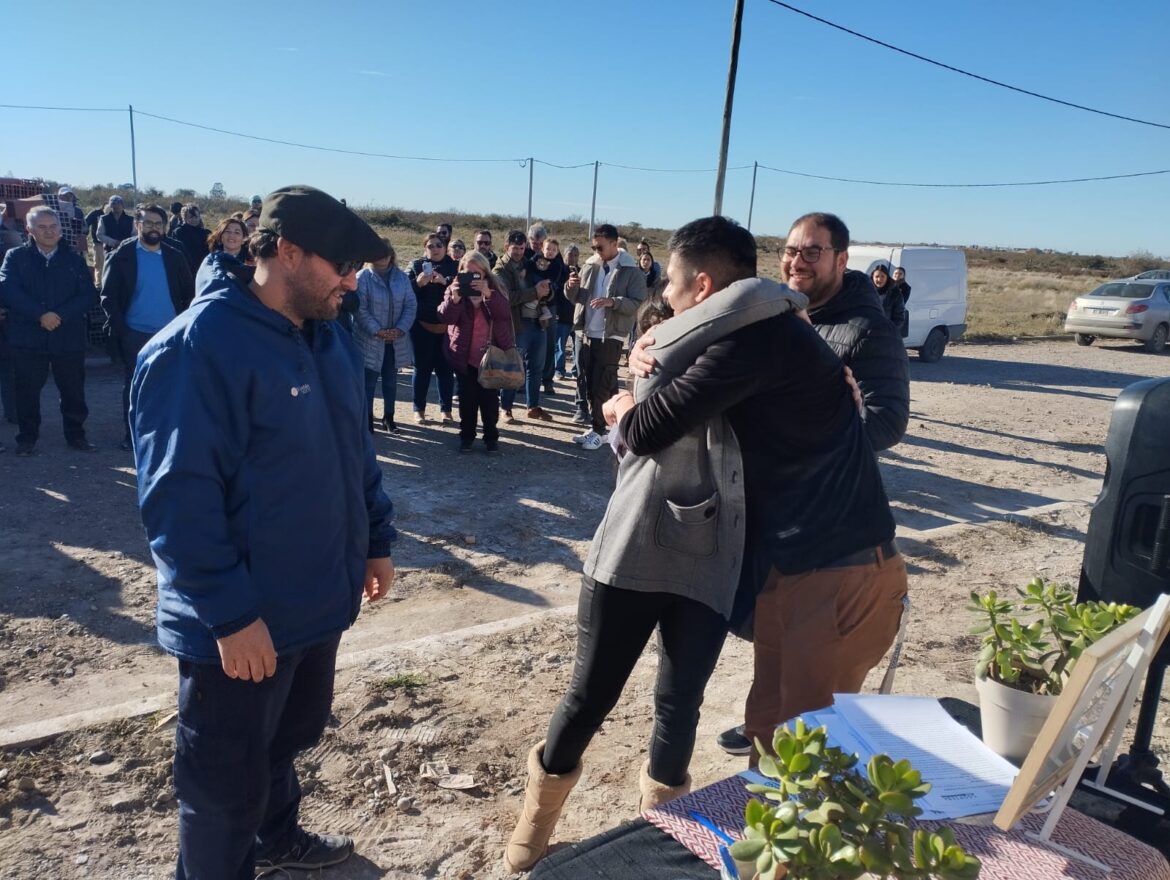 Entregaron cinco viviendas de Coopteba y van por mas