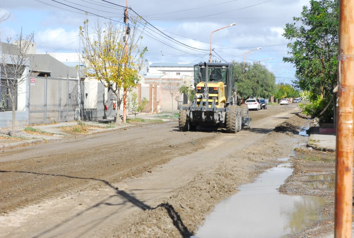 Mantenimiento de calles en los barrios Lavalle y Mi Bandera