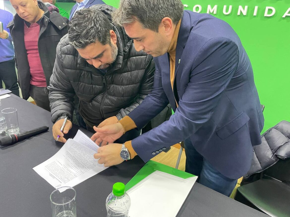 Entrega de aportes y elementos deportivos a clubes de barrios de Viedma