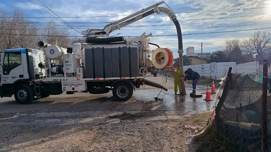 Avanzan en el mantenimiento cloacal en la provincia