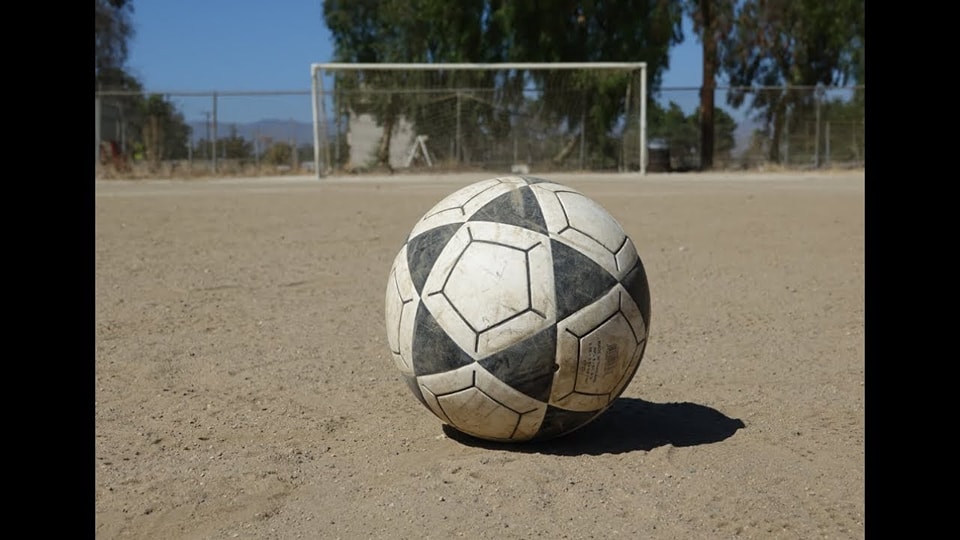 Agredieron a un árbitro en el fútbol barrial y pararon la fecha