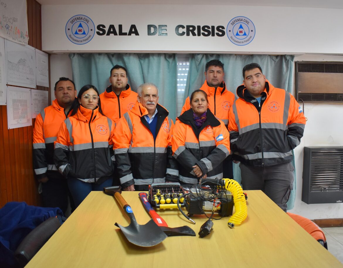 Entregan indumentaria a trabajadores municipales