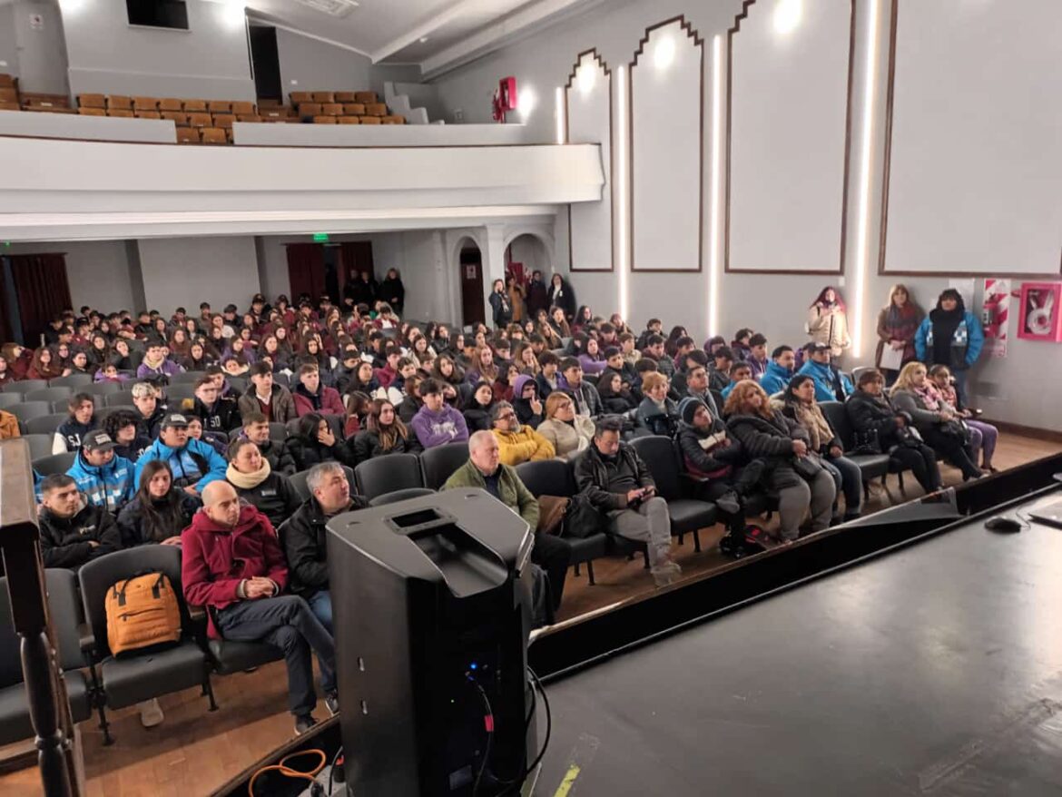 A sala llena se cerró el Encuentro Nacional de Seguridad Vial en Patagones