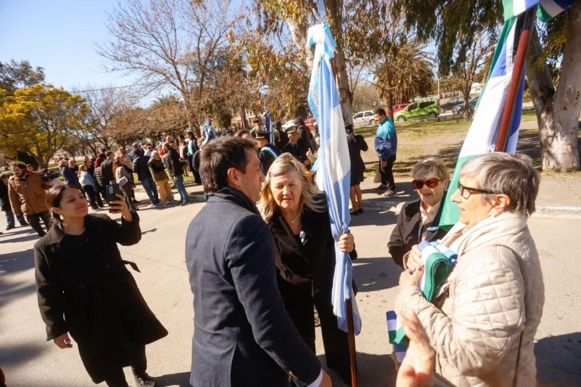 Emotivo reconocimiento a maestras y maestros de Viedma en su día