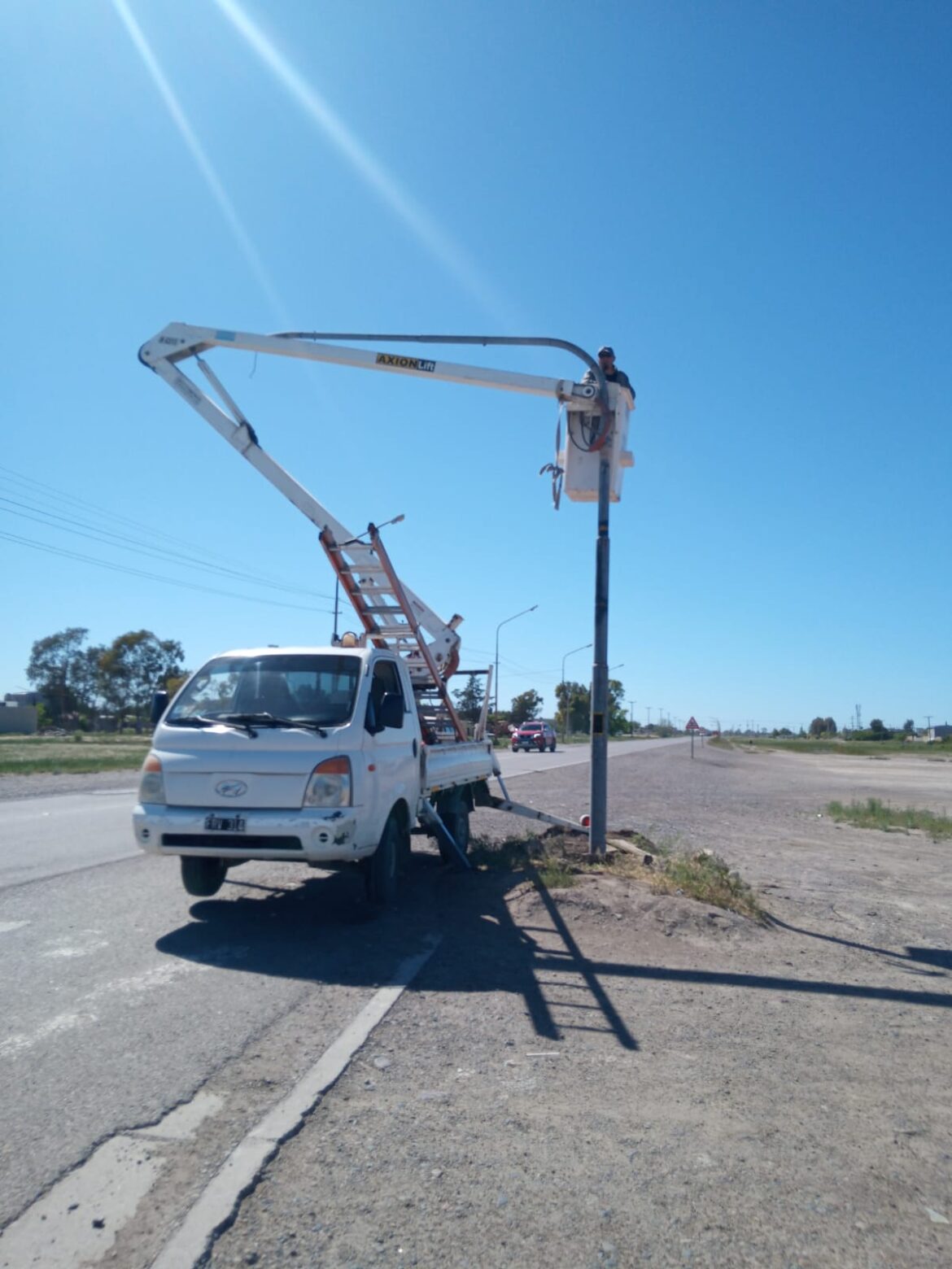 Se reparó el semáforo de ruta 1 y avenida Giachino