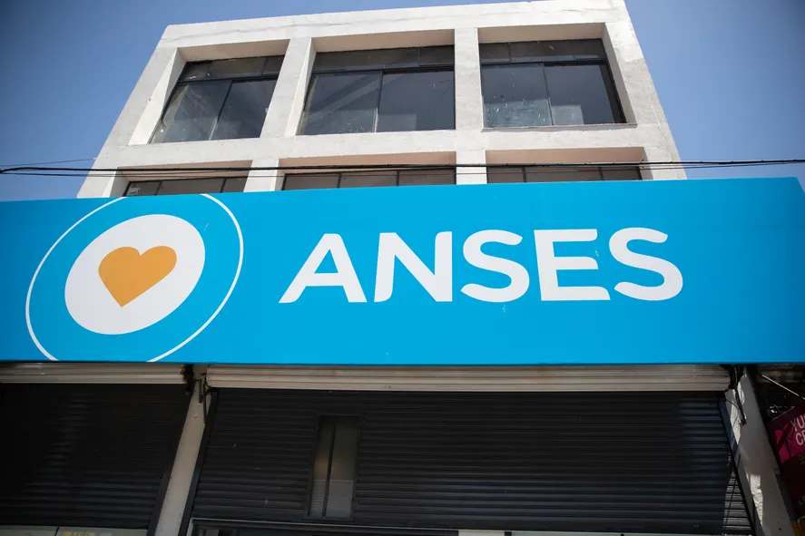 Anses: quiénes cobran hoy, 1 de octubre, jubilaciones y pensiones, AUH, AUE, SUAF