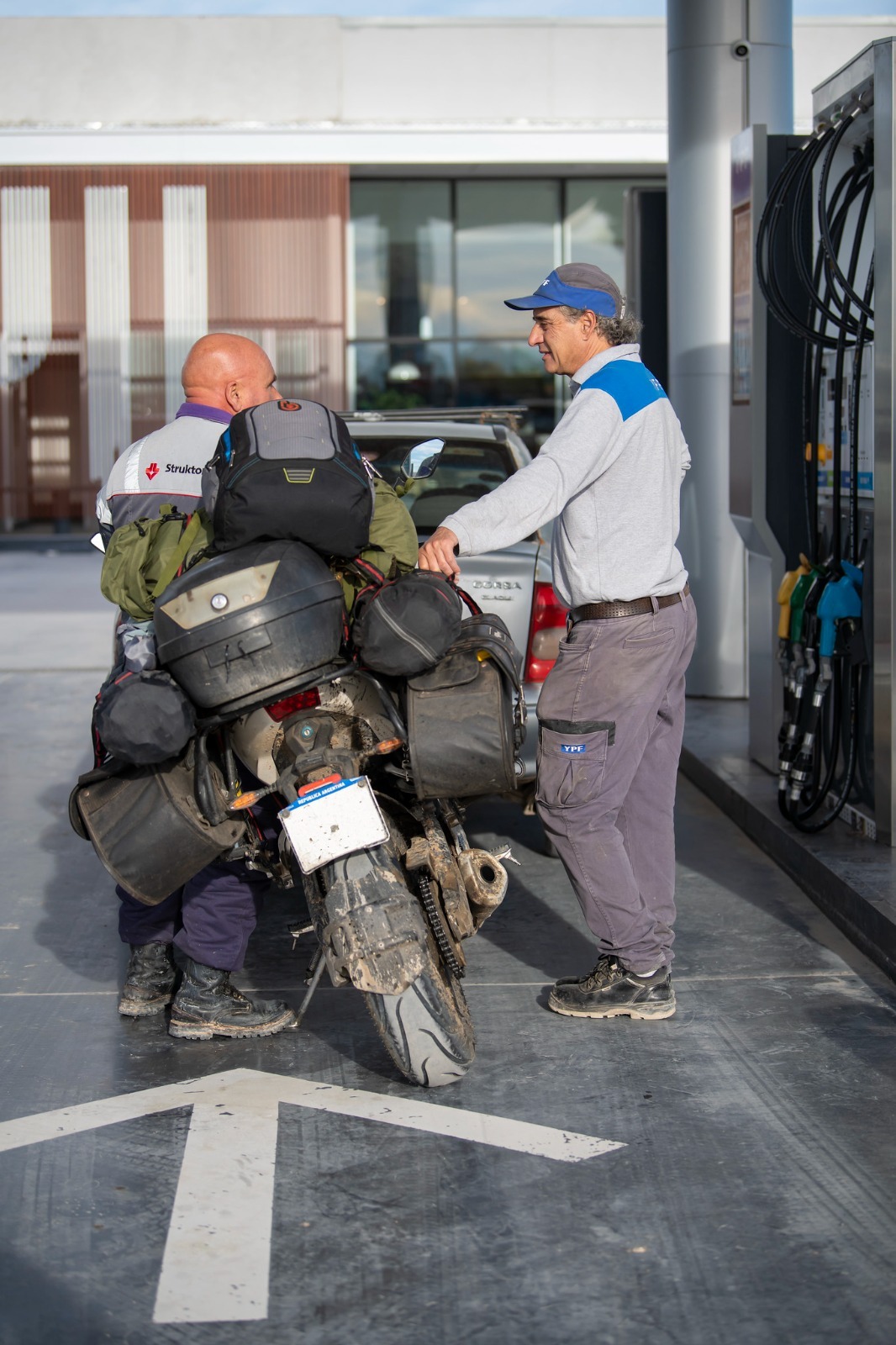 Capacitan en información turística a playeros de estaciones de servicios de Viedma