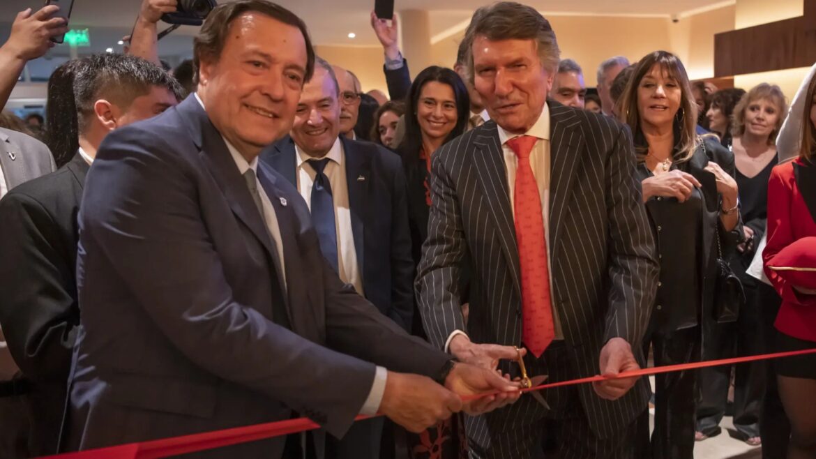 Weretilneck acompañó la inauguración del nuevo hotel y casino en Viedma