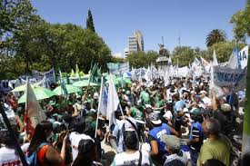 Descontarán los días no trabajados a quienes adhieran a las protestas