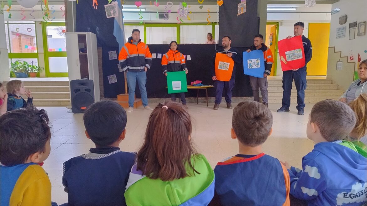 Capacitan a niños en Prevención de Emergencias