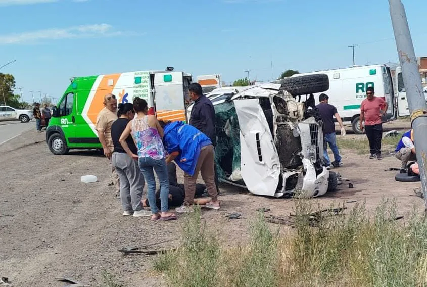 Accidente fatal en Viedma entre una camioneta y una moto