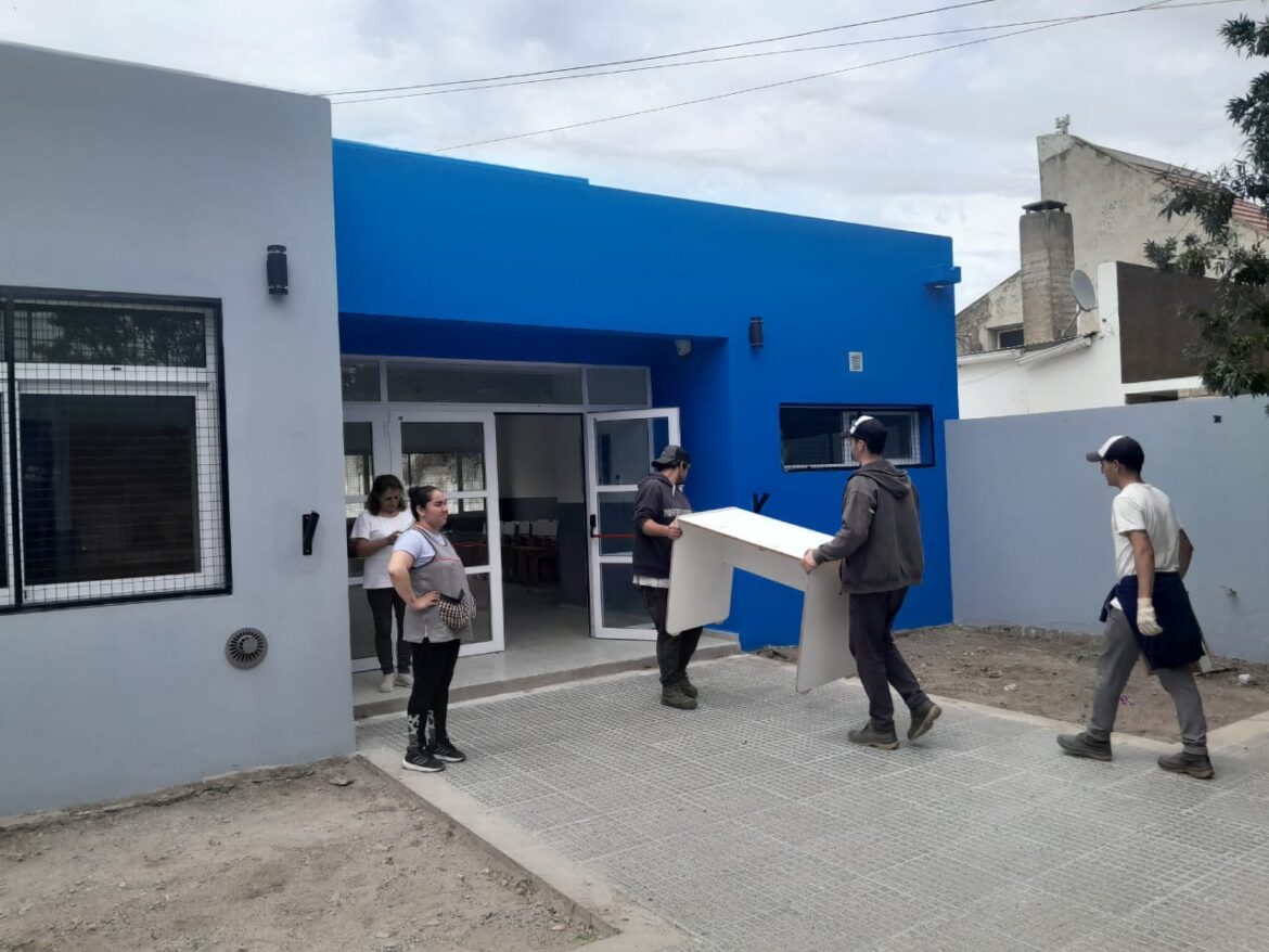 Entregaron mobiliario y equipamiento en Escuelas de Patagones