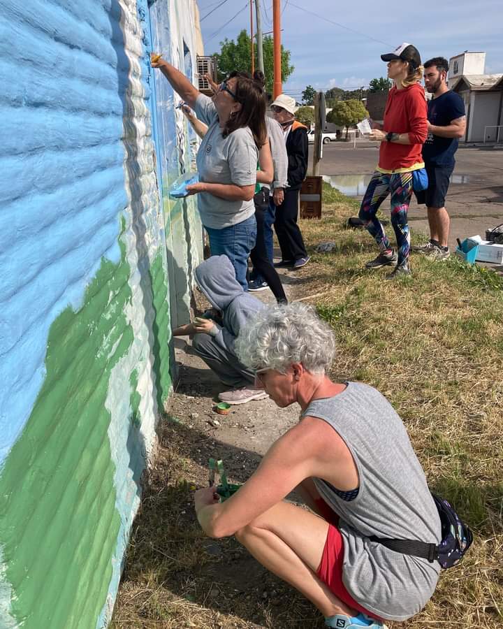 Cortan tránsito para restaurar mural vandalizado en Patagones