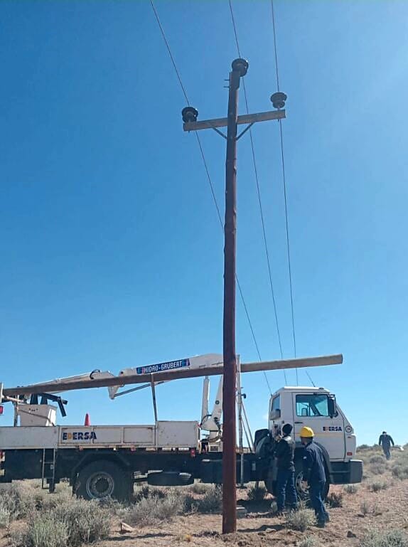 Piden que las cooperativas de telefonía no paguen por el uso de postes eléctricos