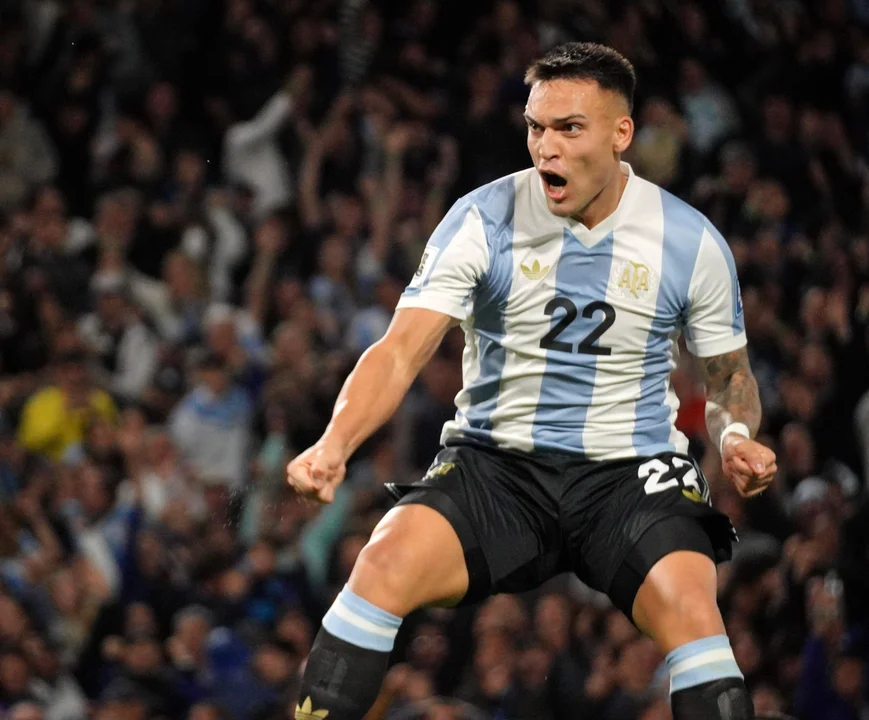 Argentina le ganó a Peru y sigue firme camino al mundial