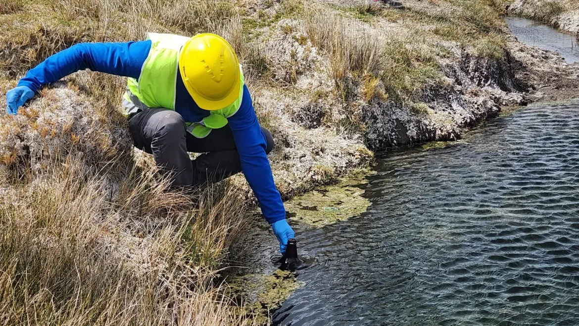 Muestreos de agua en un nuevo proyecto metalífero