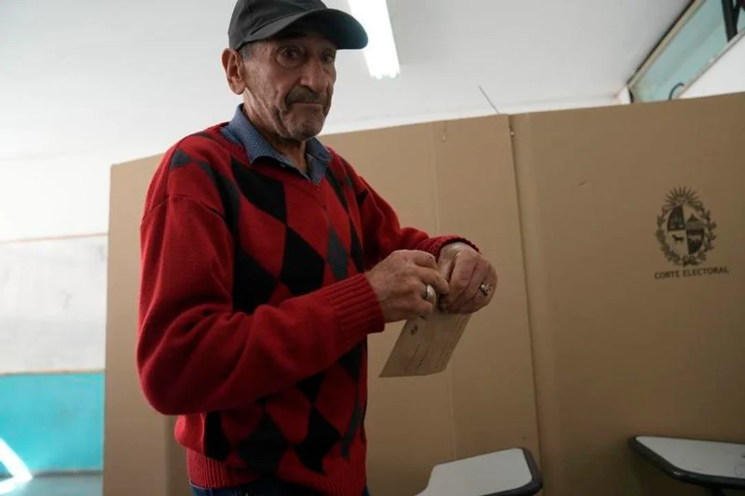 Los uruguayos concurren a las urnas para elegir a su próximo presidente